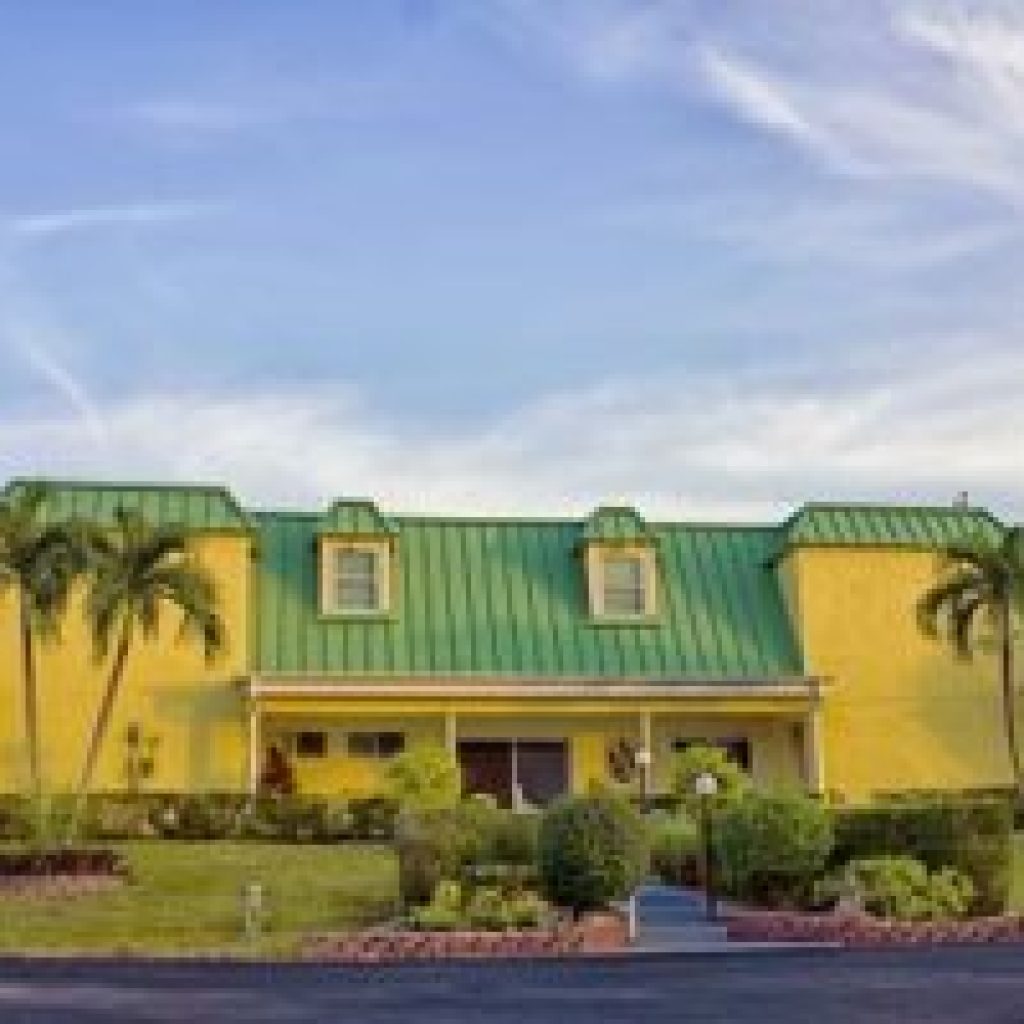 clubhouse juno 300x200