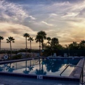 pool 370x247 1