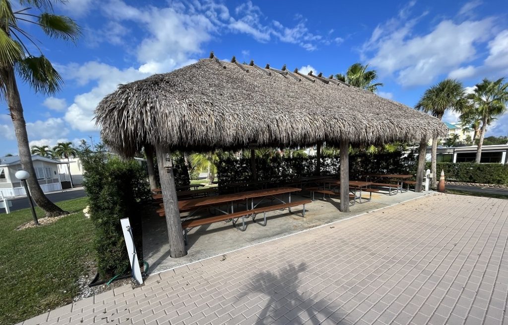 TiKi Hut